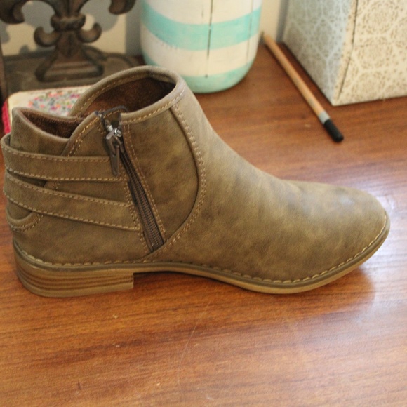 Rocket Dog Slip On Boots - Picture 1 of 8